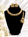 Pearl kundan chokar set with jhumka and maang tikka